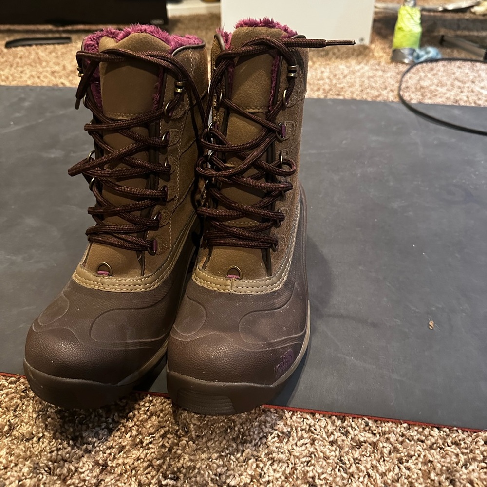 Women’s North Face Heat Seeker Boots size 8
